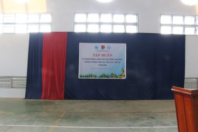 Tham gia tập huấn kỹ năng sống cho học sinh