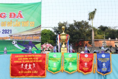 TRƯỜNG THCS TRẦN BÌNH TRỌNG TỔ CHỨC GIẢI BÓNG ĐÁ LIÊN TRƯỜNG KHỐI THCS LẦN THỨ 22