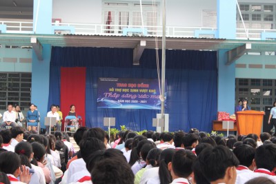 TRƯỜNG THCS TRẦN BÌNH TRỌNG TRAO HỌC BỔNG HỖ TRỢ HỌC SINH VƯỢT KHÓ THẮP SÁNG ƯỚC MƠ