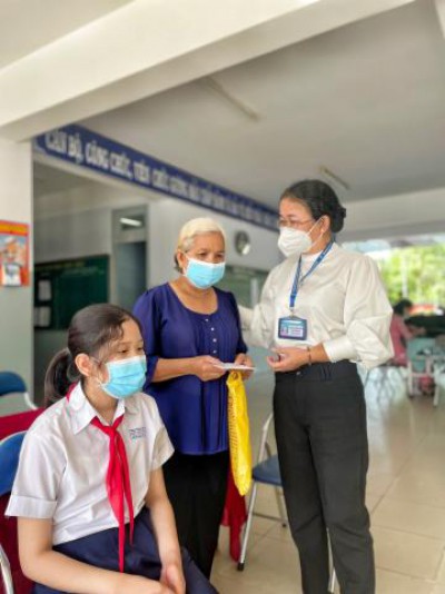 Trường THCS Trần Bình Trọng phát động chương trình “Giúp bạn đến trường cùng hướng tới tương lai”