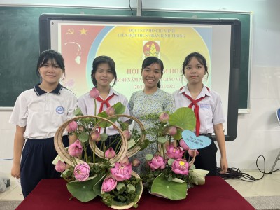 TRƯỜNG THCS TRẦN BÌNH TRỌNG TỔ CHỨC CẮM HOA CHÀO MỪNG NGÀY NHÀ GIÁO VIỆT NAM 20/11