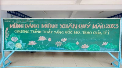 Chương trình “Thắp sáng ước mơ - Trao quà Tết” cho học sinh có hoàn cảnh khó khăn của trường THCS Trần Bình Trọng Năm học: 2022 – 2023
