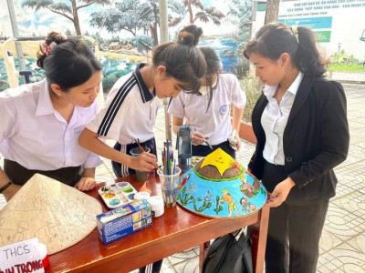 TRƯỜNG THCS TRẦN BÌNH TRỌNG THAM GIA HỘI THI VẼ - TRANG TRÍ NÓN LÁ CHỦ ĐỀ “ HỒN VIỆT” HƯỞNG ỨNG NGÀY QUỐC TẾ HẠNH PHÚC 20/3 DO UBND-HỘI LIÊN HIỆP PHỤ NỮ PHƯỜNG TÂN AN TỔ CHỨC