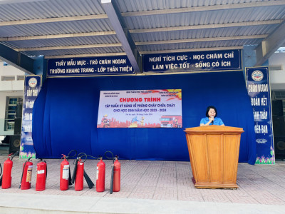 TẬP HUẤN KỸ NĂNG VỀ PCCC CHO GIÁO VIÊN, HỌC SINH NĂM HỌC: 2023 - 2024