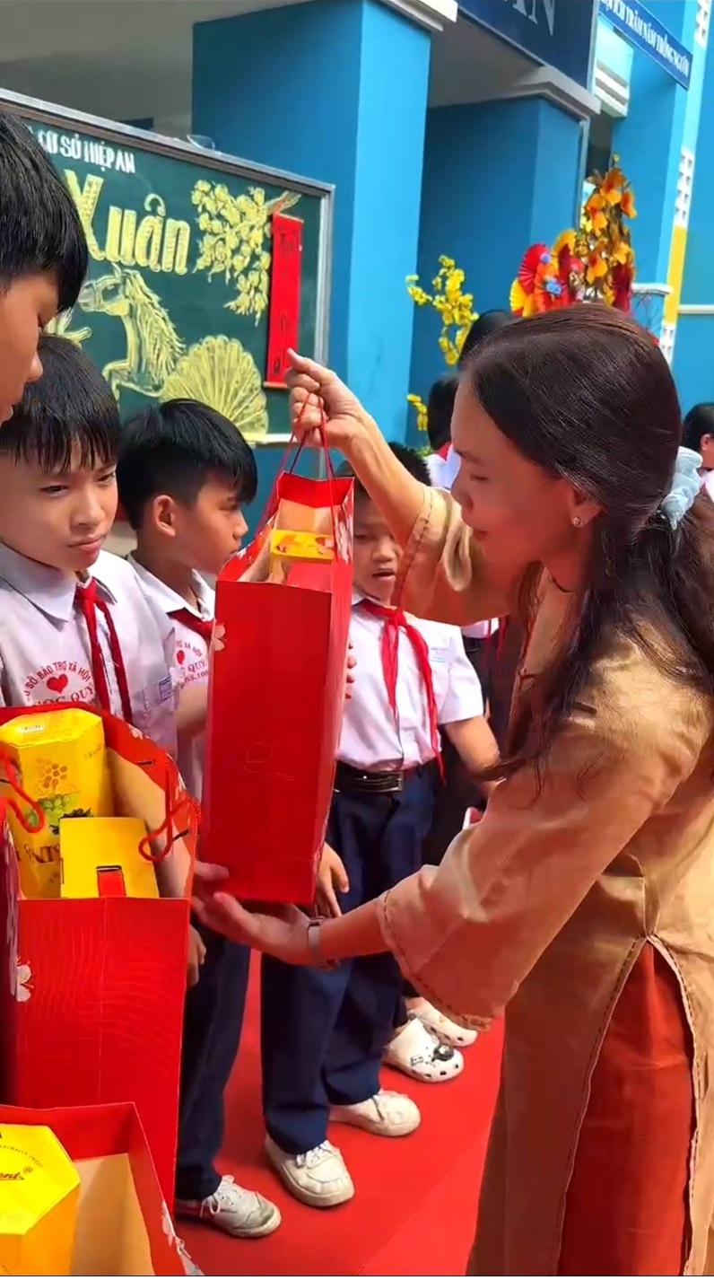 Trường THCS Hiệp An Trao 58 Phần Quà Tết Cho Học Sinh Nghèo, Khó Khăn Nhân Dịp Xuân 2026