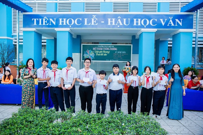 Trường THCS Hiệp An Tổ Chức Hoạt Động “Mở Thăm Trúng Thưởng" Gây Quỹ Mùa Xuân Cho Em" Với Chủ Đề "Góp Yêu Thương, Trao Tết Ấm”