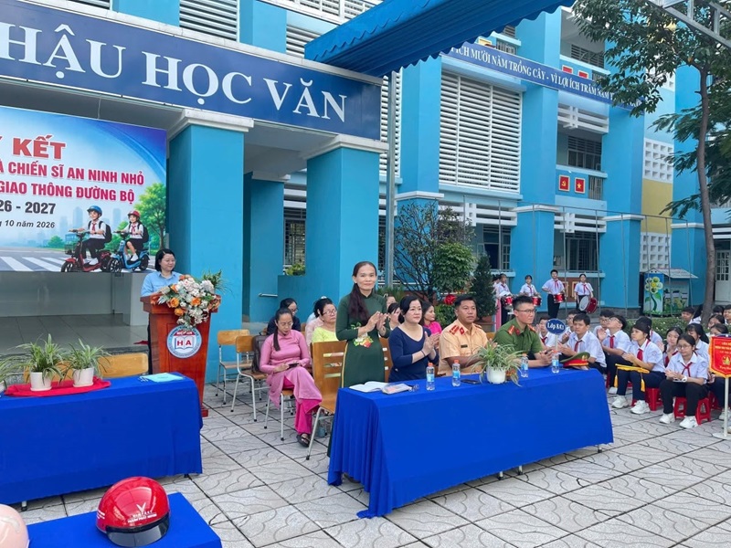 Trường THCS Trần Bình Trọng Tổ Chức Lễ Ký Kết An Toàn Giao Thông Năm Học 2026 – 2027