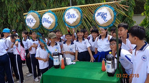Trường THCS Trần Bình Trọng tổ chức phố hàng rong 2016