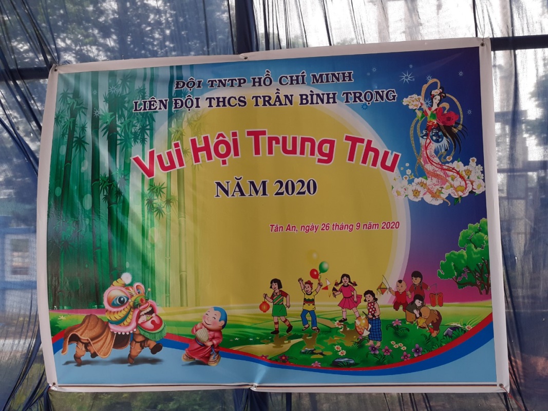 Vui hội trăng rằm của thầy và trò trường THCS Trần Bình Trọng