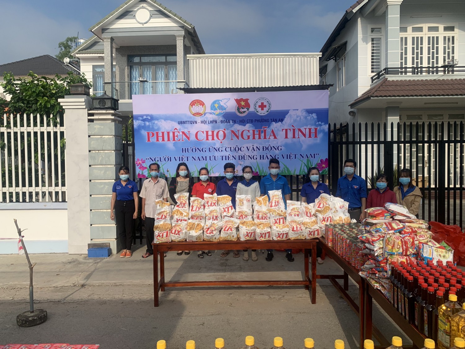 TRƯỜNG THCS TRẦN BÌNH TRỌNG THAM GIA HỖ TRỢ CÔNG TÁC PHÒNG CHỐNG DỊCH COVID-19 TẠI PHƯỜNG TÂN AN