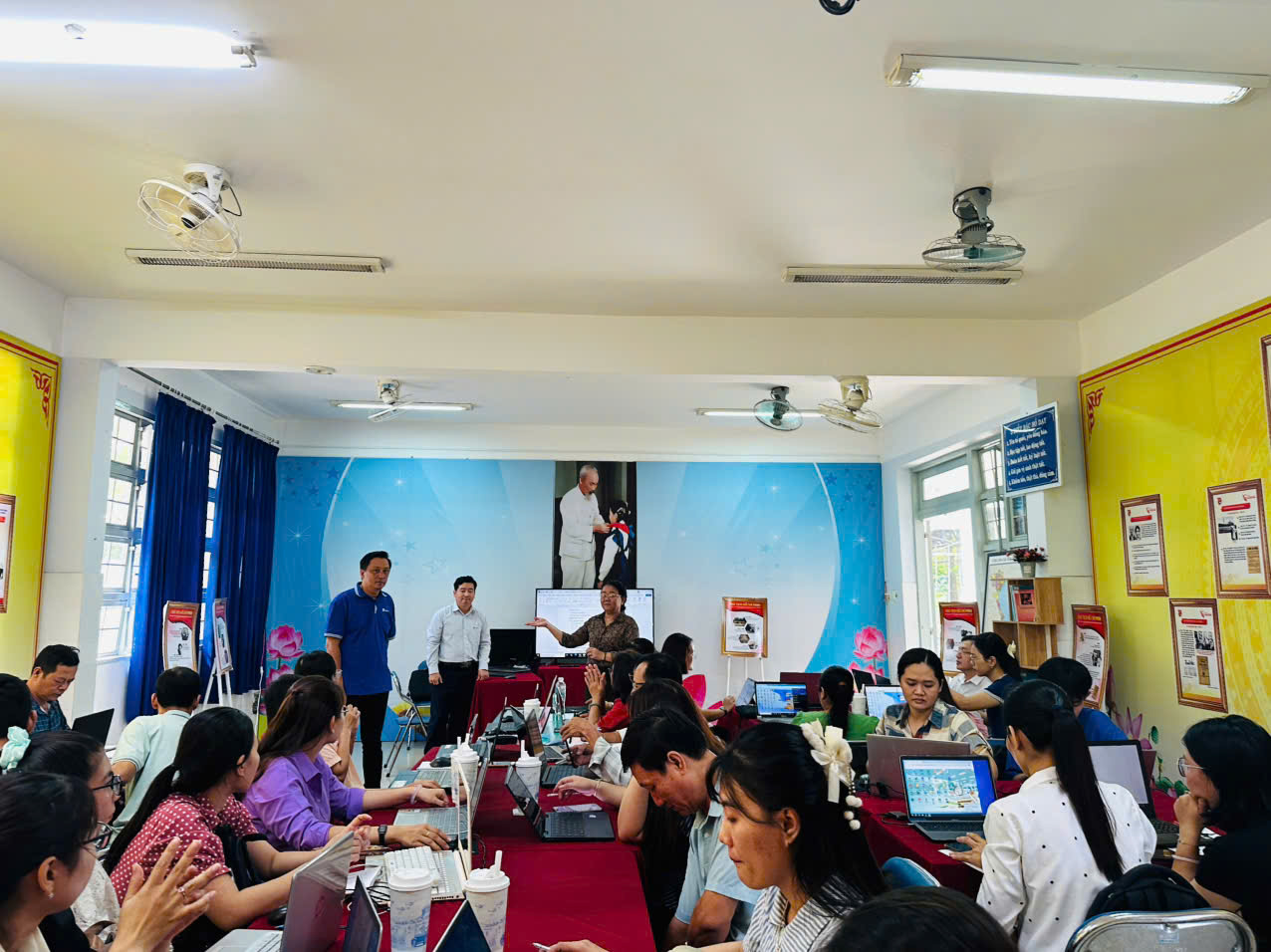 TRƯỜNG THCS TRẦN BÌNH TRỌNG TỔ CHỨC TẬP HUẤN HỒ SƠ ĐIỆN TỬ